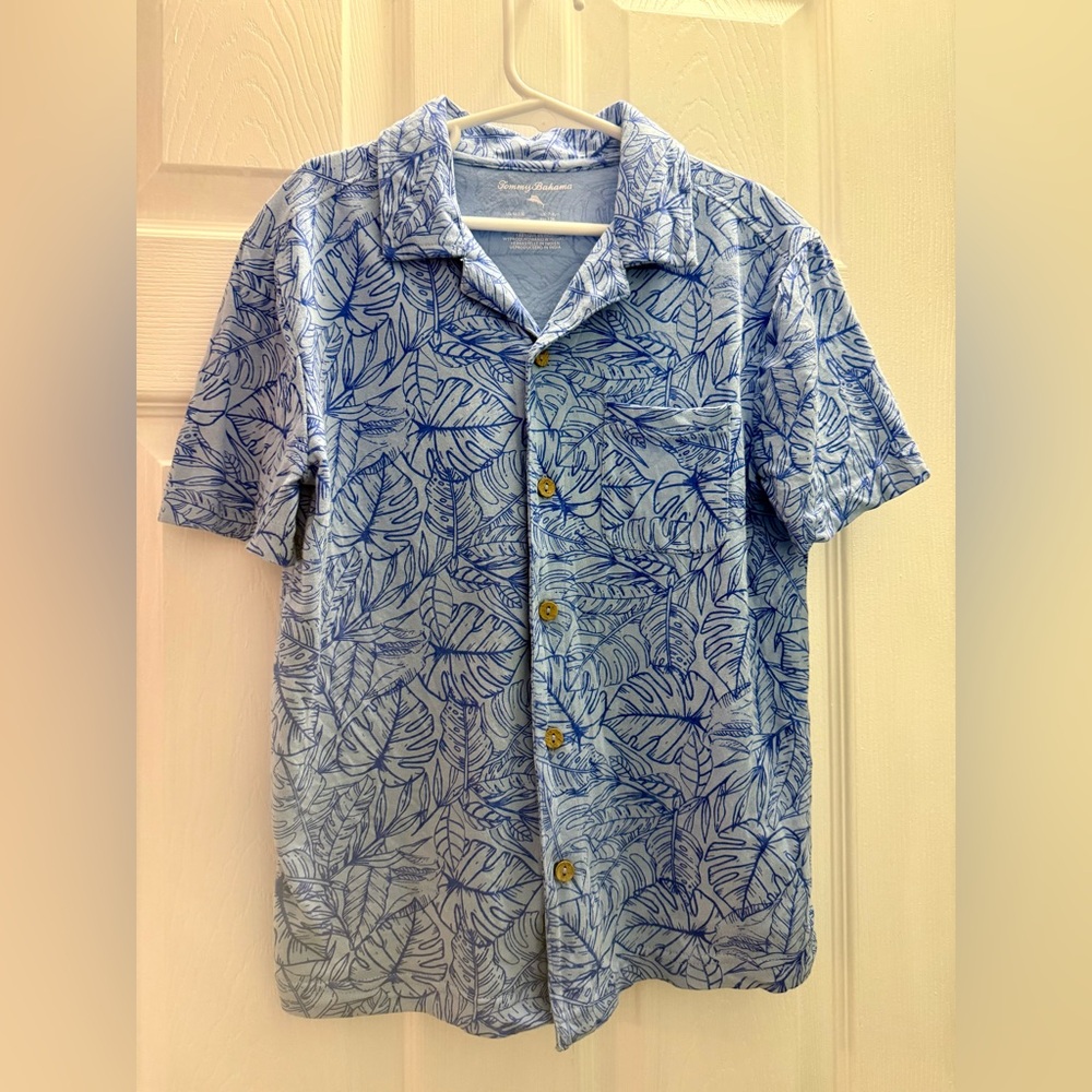 Boys Tommy Bahama Blue Leaf Pattern Shirt Size Medium (7/8)